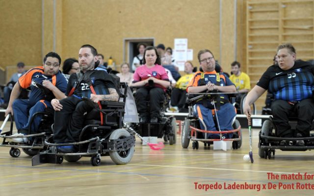 Lange war es der Traum unserer Mannschaft das Team von De Pont Rotterdam zu schlagen. Oft war man knapp dran, doch erst beim internationalen Turnier von Prag 2017 gelang es, und das gleich zweimal an einem Tag. In der Vorrunde und im Endspiel besiegten die Blauschwarzen das niederländische Spitzenteam und gewannen das Turnier zum dritten Mal, 2017